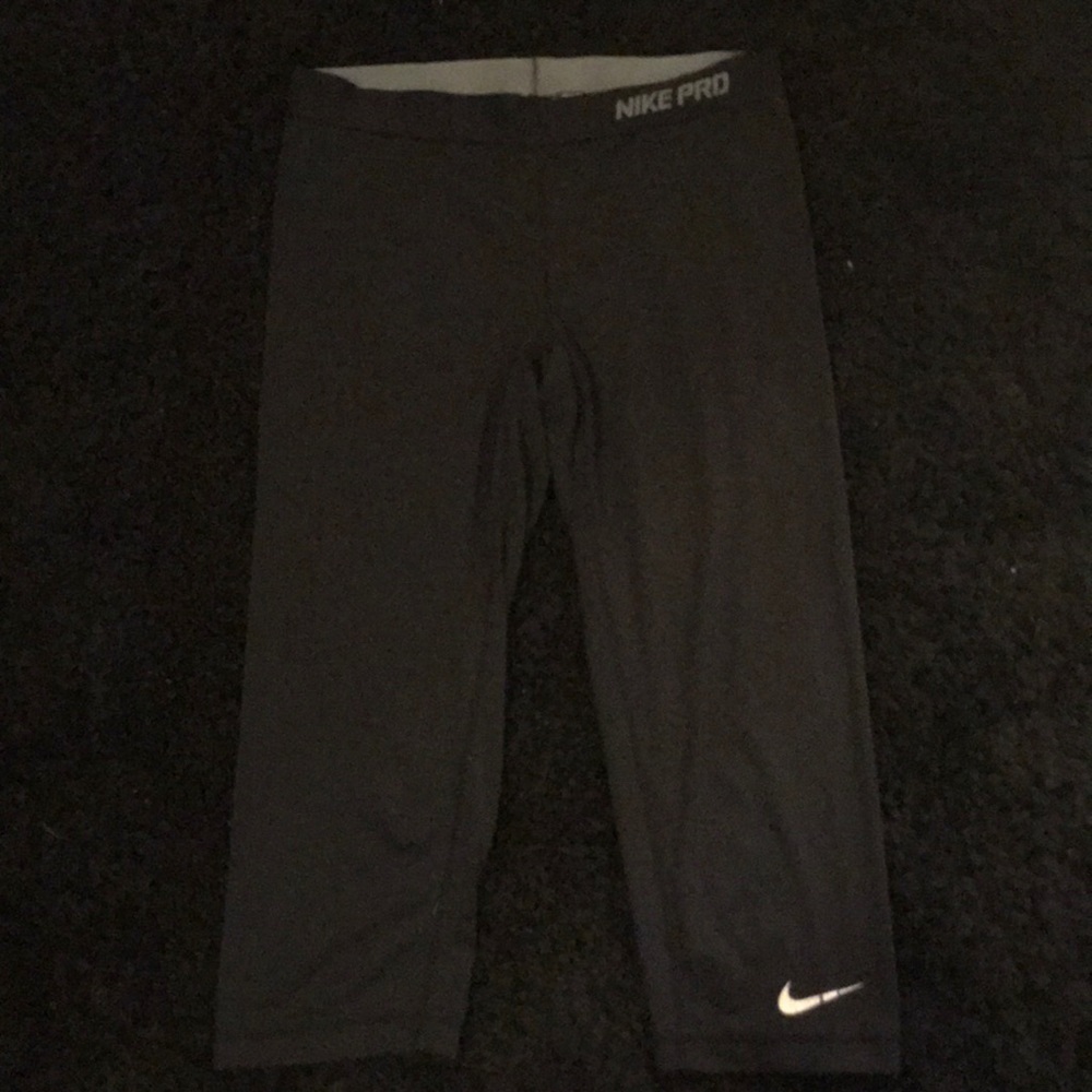 Nike pro crop workout pants